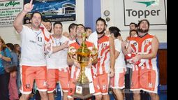 NÚMERO UNO. Ballicora, Billone, Hasenauer, Agustín Laugas y Gómez, algunos de los Gladiadores de Atlético que se consagraron en Escobar..