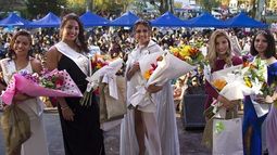 CON CORONA. La nueva reina de la localidad y sus princesas..