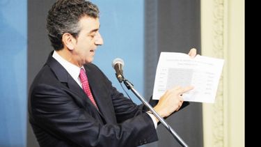 Randazzo muestra las estadísticas de la medida..