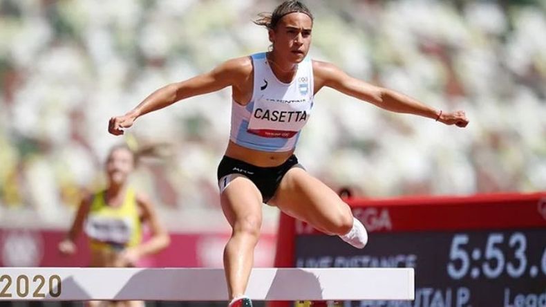 SALTO. Casetta supera una de las vallas en los 3.000 en los JJ.OO. de Tokio..
