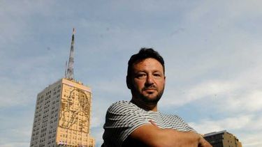 EL ARTISTA Y SU OBRA. Marmo cree que remover el mural lo haría mito.