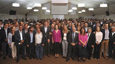 EQUIPO. La gobernadora planteó a los funcionarios los próximos desafíos..