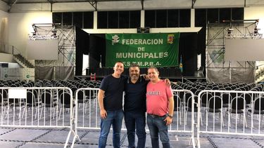 APOYO DE LOS MUNICIPALES. Bianchi, Bertinat y Miño llamaron a los empleados a votar por la reelección de Federico Achával.&nbsp;