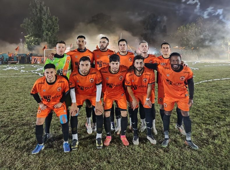 EQUIPO. Zelaya protestó, ganó en el escritorio y se quedó con la Zona Pilar.