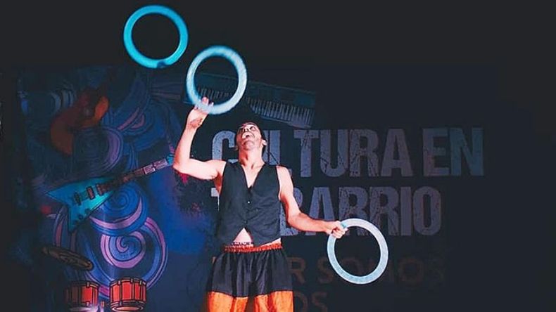 CIRCO. Las actividades están orientadas a la familia y el cierre es con música. .