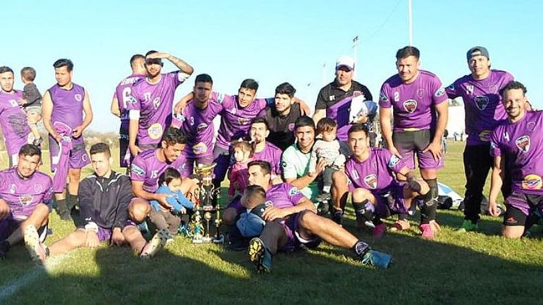 CAMPEONES. El plantel de Los Leones que logró el título en Libres..