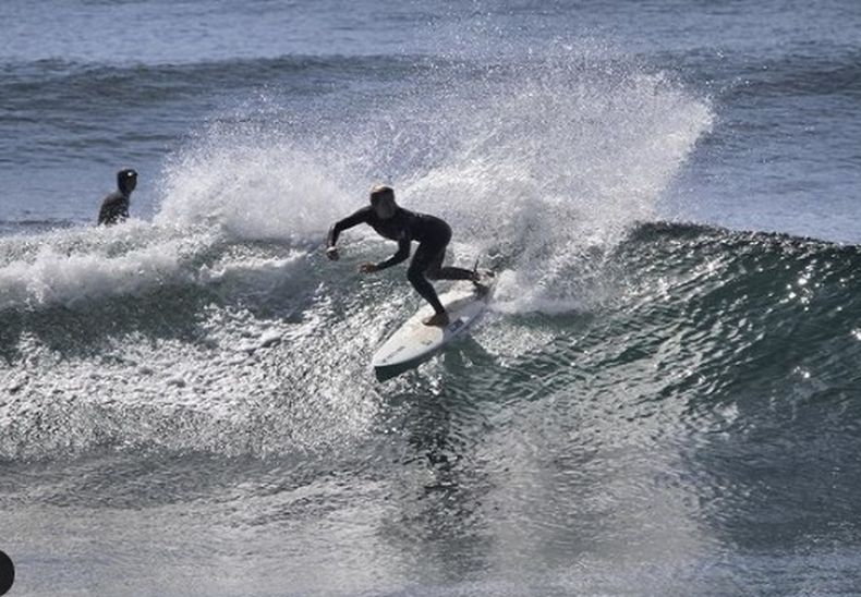 Lucía Cosoletto en las aguas de Punta Lobos (Chile).