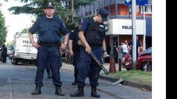 SIN TELÉFONO. La resolución establece que los policías no podrán hablar ni mensajear..