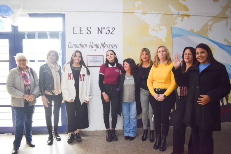 La Escuela Secundaria Nº 32 de Lagomarsino ahora se llama también “Comodoro Hugo Meisner”.
