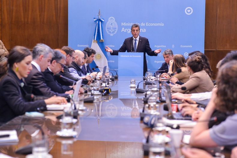 Salón Belgrano del Palacio de Hacienda. Massa se reunió con periodistas de todo el mundo.&nbsp;