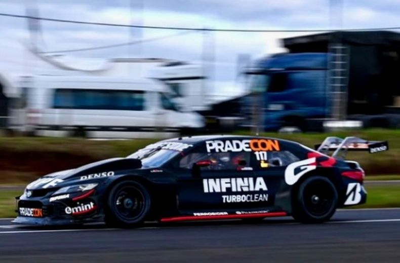 Matías Rossi ascendió al 12º lugar en el campeonato del TC.