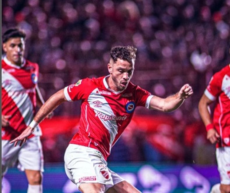 Tomás Molina es figura y goleador de Argentinos en el 2025.