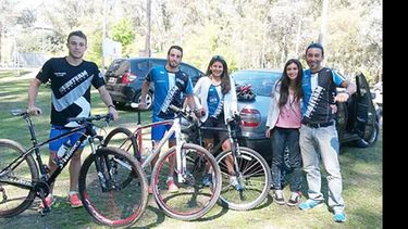 El equipo del Iron Team que participó del Duatlón en Ezeiza..