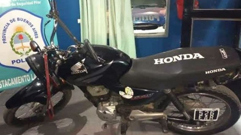 La moto secuestrada durante el operativo realizado esta madrugada en Lagomarsino. .