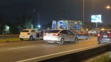 El Volkswagen (izquierda, con su puerta abierta) fue que protagonizó el accidente fatal.&nbsp;