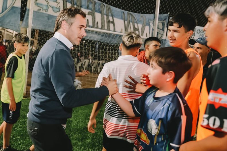 DEPORTE. Achával inauguró la nueva cancha del Club San Alejo. &nbsp;