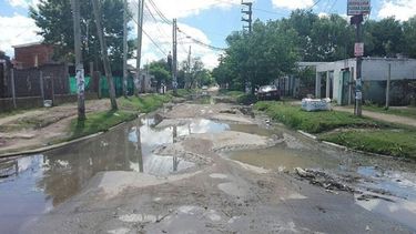POZOS. Vecinos denuncia que los pozos siguen iguales y terminen las obras. .