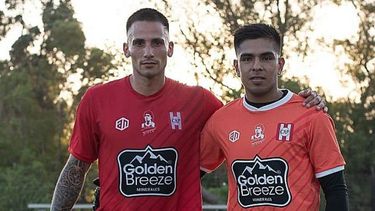 GOLEADOR. Ghiglione junto al arquero Quiroga, piezas claves en la levantada de Atlético..