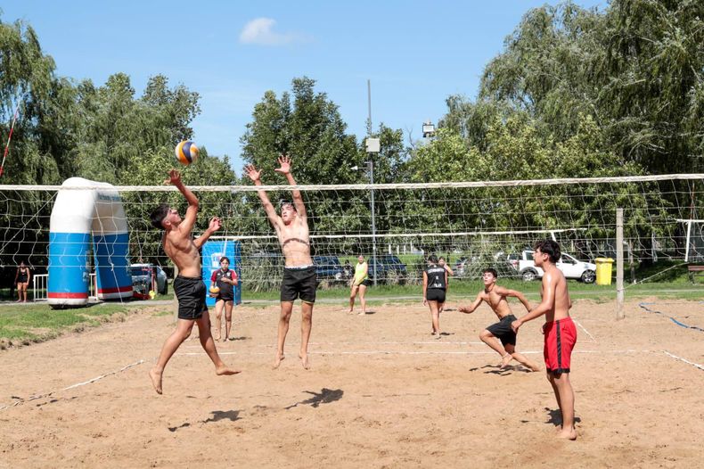 La actividad se desarrolló en la cancha de arena del polideportivo municipal de Pilar.