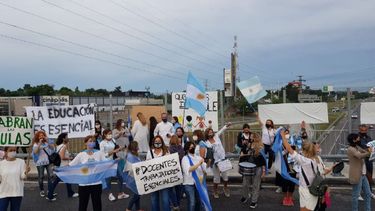 La asociación de Madres y Padres Organizados de Pilar durante el 2020 y principios del 2021 convocó distintas marchas para reclamar por la vuelta a las clases presenciales. .