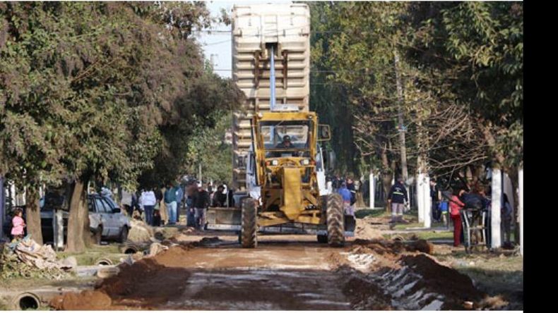 600 conexiones de cloacas. 140 millones de inversión. 20 cuadras de asfalto. 3 plazas. 1.200 conexiones de agua..