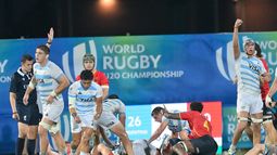El festejo de Los Pumitas con el triunfo agónico en el Mundial de Italia.
