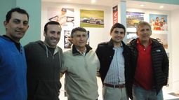 Emanuel Fauda, Marcelo Marchesse, Oscar Juszczyszyn, Martín Vázquez y Roberto Videle, anoche durante el brindis de camaraderia..