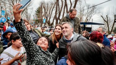 VOTO A VOTO. Achával se puso al hombro la campaña de Fuerza Patria.