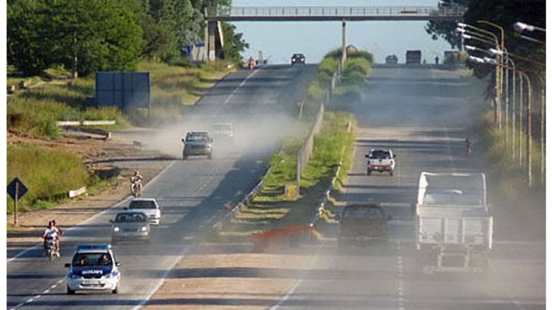 RUTA PRODUCTIVA. La 6, une Zárate con La Plata a través de 180 kilómetros..