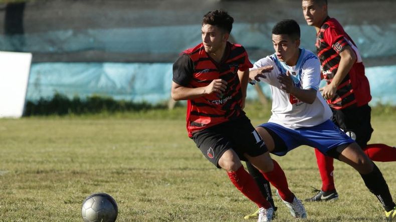 Derqui y Flecha Azul empataron 2-2 en la 4ª fecha..
