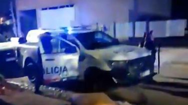 Cuatro patrulleros intervinieron para disipar el violento enfrentamiento entre los hinchas de River y Boca.&nbsp;