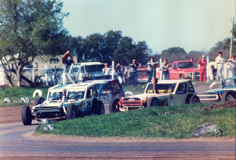 PURA ADRENALINA. Las máquinas del TC del Oeste eran en 1986 animadoras del circuito “Ciudad de Pilar”.