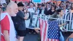 El pilarense Néstor Sito encendió la bandera norteamericana.