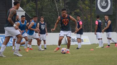 Nicolás Fittaioli sería titular en Valentín Alsina.