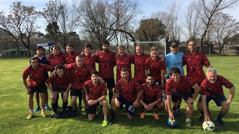 Los Rebeldes, todo por un gol, surgió como parte de La Italiana, equipo que milita en el torneo privado Entre Barrios..