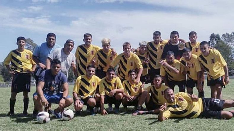 PRIMERA. La formación de Poli Agustoni, que goleó 4-1 a Atlético..