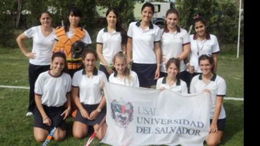 Las chicas del colegio North Hills están en carrera por la corona 2012..