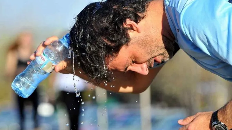 El agua es la aliada ante las altas temperaturas. (Archivo).