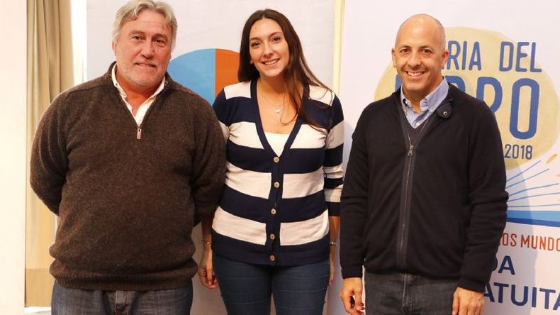 Ducoté, junto a Julio Zapata y Lucía Ravina, en la presentación de la Feria del Libro..