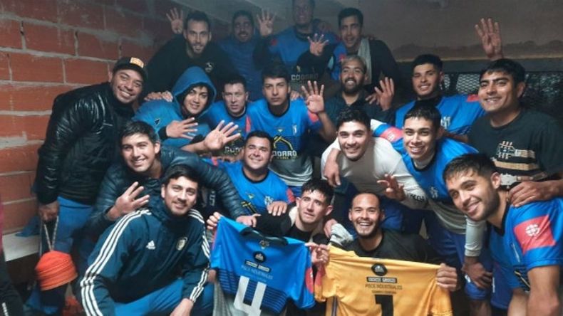 CLASIFICADO. Los jugadores de San Alejo festejan el pase a la ronda campeonato..