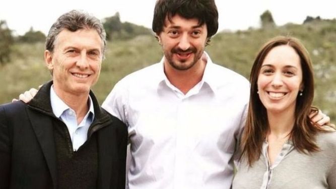 El intendente de Pinamar, Martín Yeza (centro), preside la agrupación La Generación, que coordina la Escuela de Líderes Políticos. .