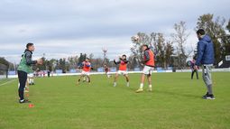 DE CABEZA. Los jugadores de Real Pilar buscan seguir de racha en el Barraza.