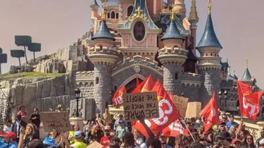 disneyland paris: tomaron el castillo de la bella durmiente