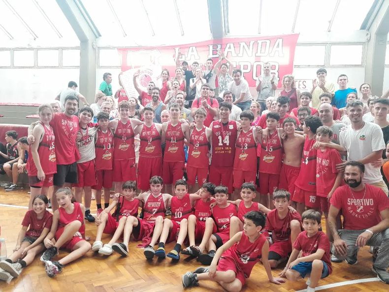 Sportivo Pilar y su hinchada en Vicente López.