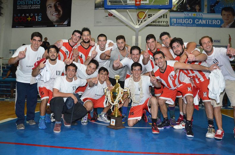 RANCHO GLORIOSO. La celebración de Atlético Pilar en el Provincial de Clubes 2015.