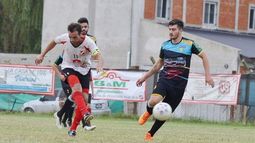 PEPEGOL. Vázquez saca el remate para anotar uno de sus 3 tantos..