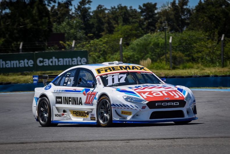 Matías Rossi fue gran protagonsita en el Top Race.