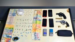 OPERATIVOS. Los elementos secuestrados en los allanamientos, donde fueron detenidas ocho personas. OPERATIVOS. Los elementos secuestrados en los allanamientos, donde fueron detenidas ocho personas.