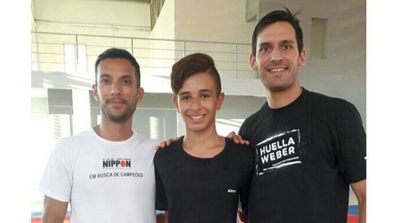 ENTRENAMIENTO. Nicolás Hoyos, junto a Mauro y Sebastián Crismanich..