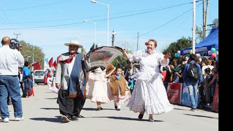 Los representantes de los centros tradicionalistas animaron la fiesta..